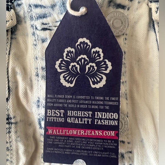 Wallflower Vintage Acid Wash Denim Trucker Vest Raw Edge Embroidered Detailing - Picture 10 of 12